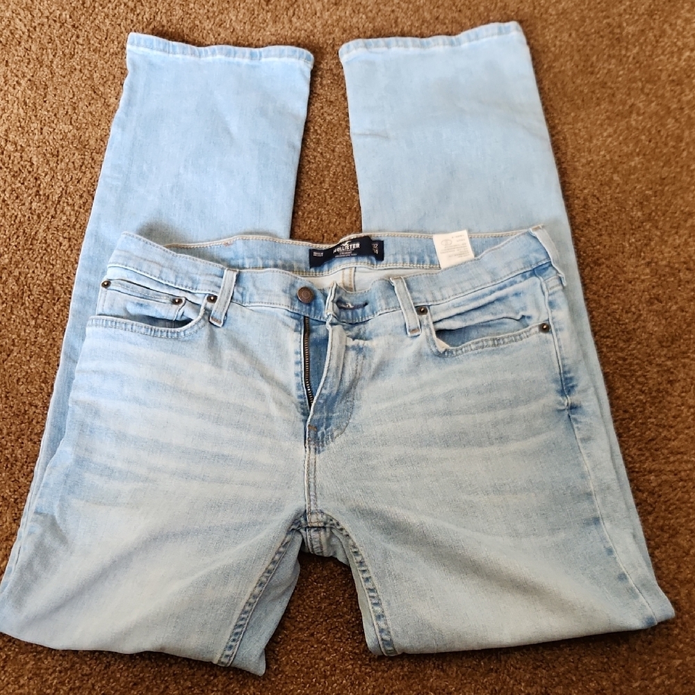 Hollister Blue Straight Jeans with Classic Style